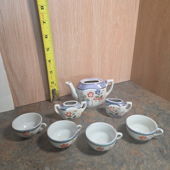 Floral Tea Set with Teapot and Cups - Picture 8 of 10